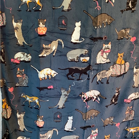 Vera Bradley ~CAT'S MEOW~ Plush Fleece Throw Blanket Blue Background NWT 80x50 - Picture 4 of 12